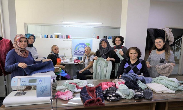 MESLEK EDİNMEDE ÖNCÜLÜK YAPIYOR