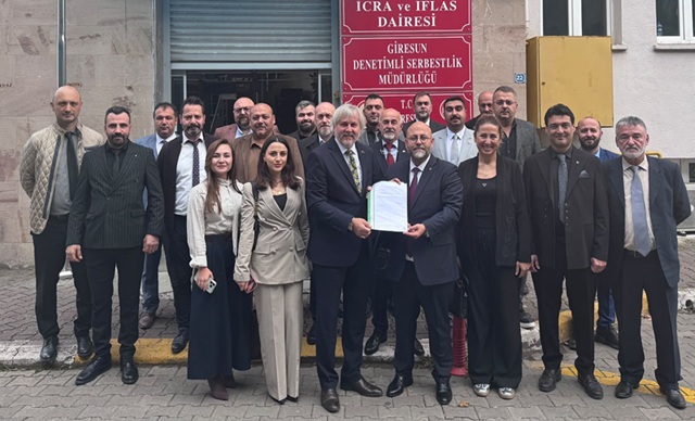MHP’de Salih Akgün Mazbatasını Aldı