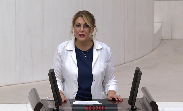 MİLLETVEKİLİ IŞIK GEZMİŞ'TEN TBMM’DE 'BEYAZ ÖNLÜKLÜ' ÇIKIŞ