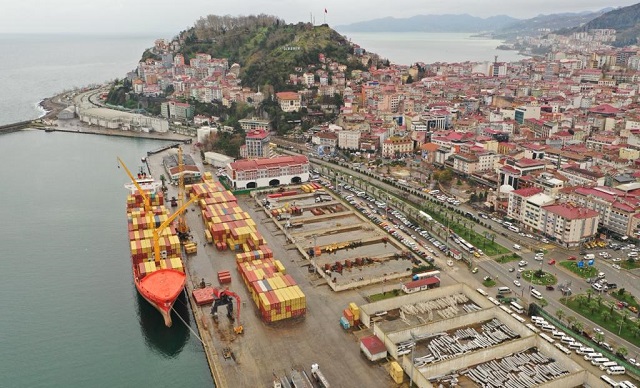 Giresun Limanı’nda İlk Konteyner Gemisi